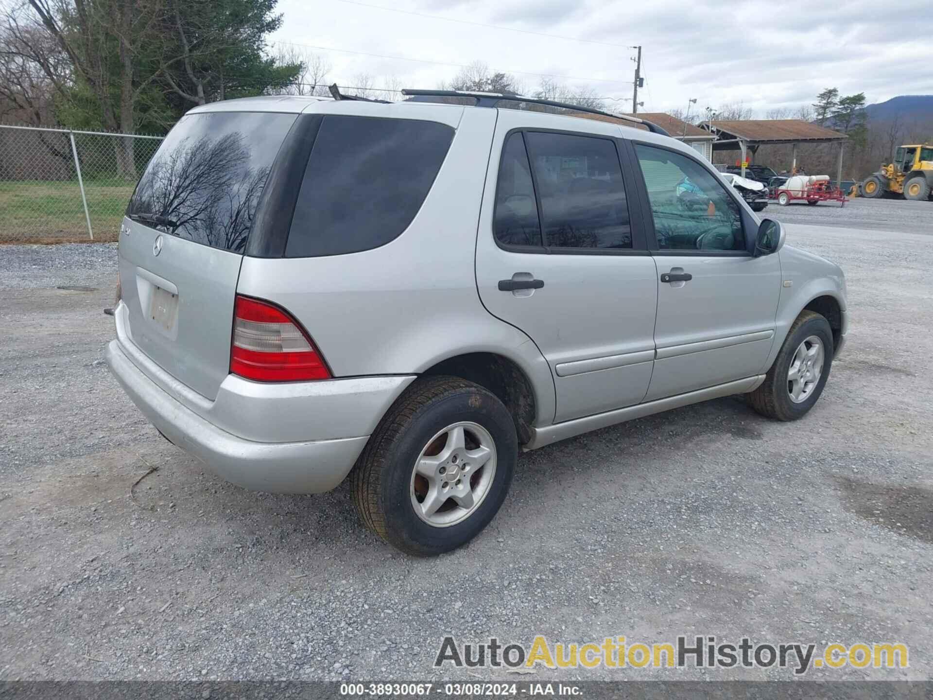 MERCEDES-BENZ ML 320, 4JGAB54E8YA185840