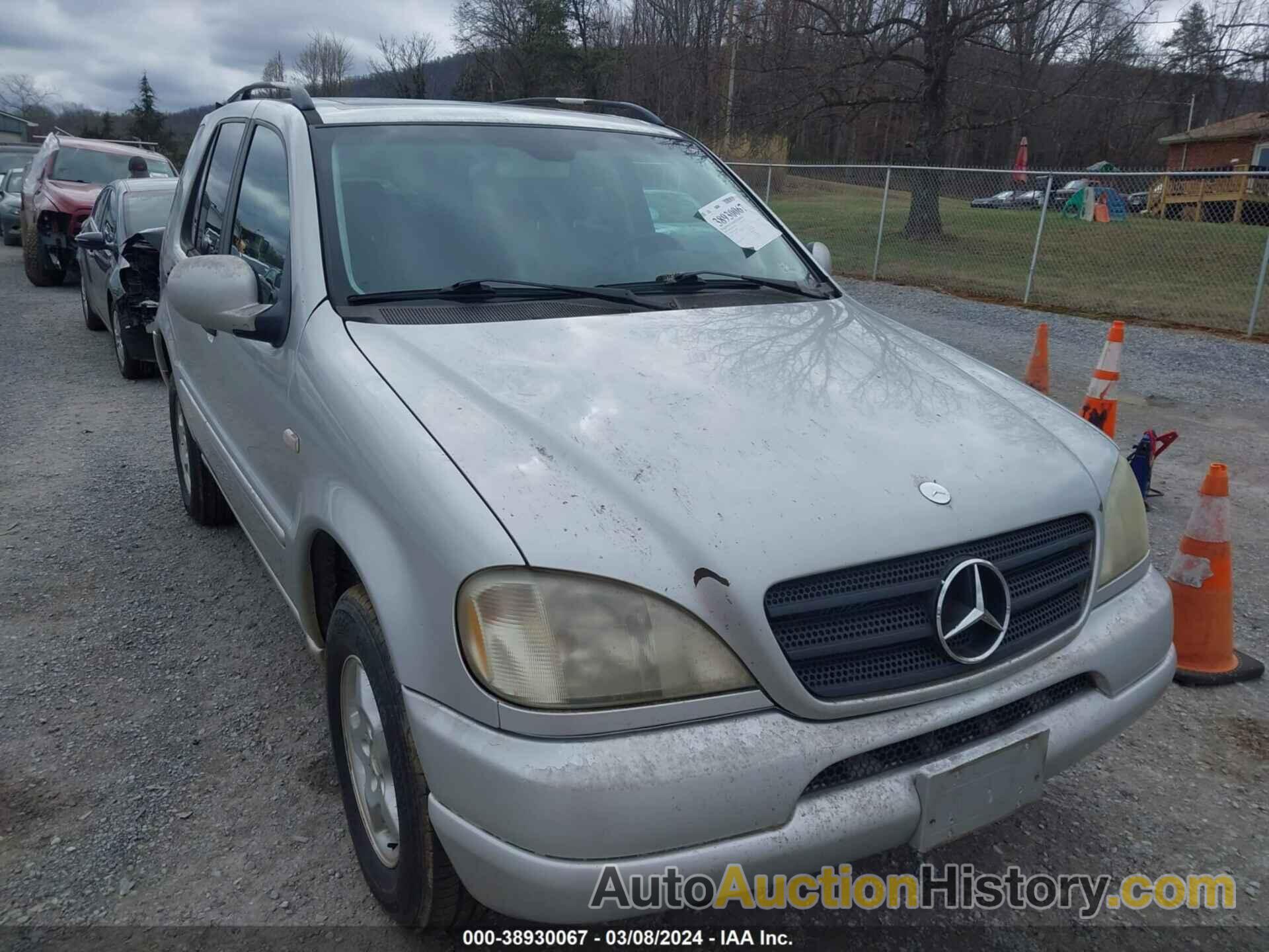 MERCEDES-BENZ ML 320, 4JGAB54E8YA185840