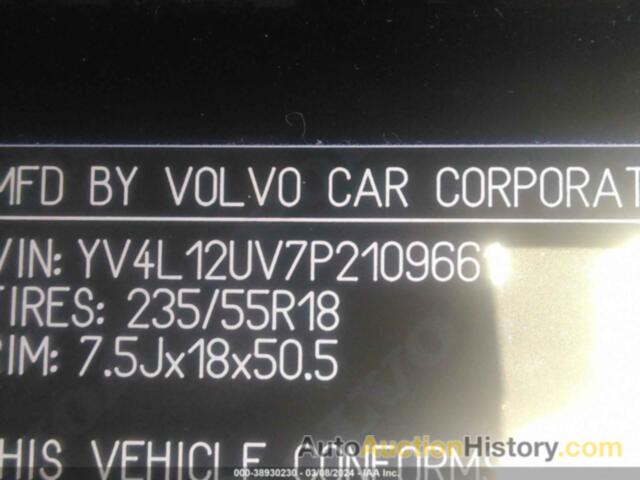 VOLVO XC40 B5 CORE, YV4L12UV7P2109661