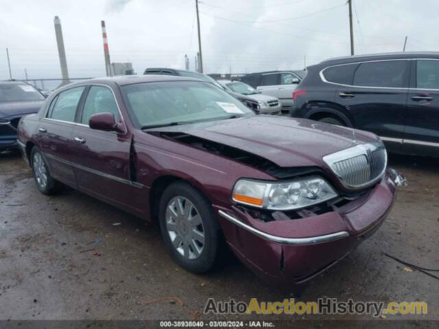 LINCOLN TOWN CAR SIGNATURE LIMITED, 1LNHM82V37Y612229