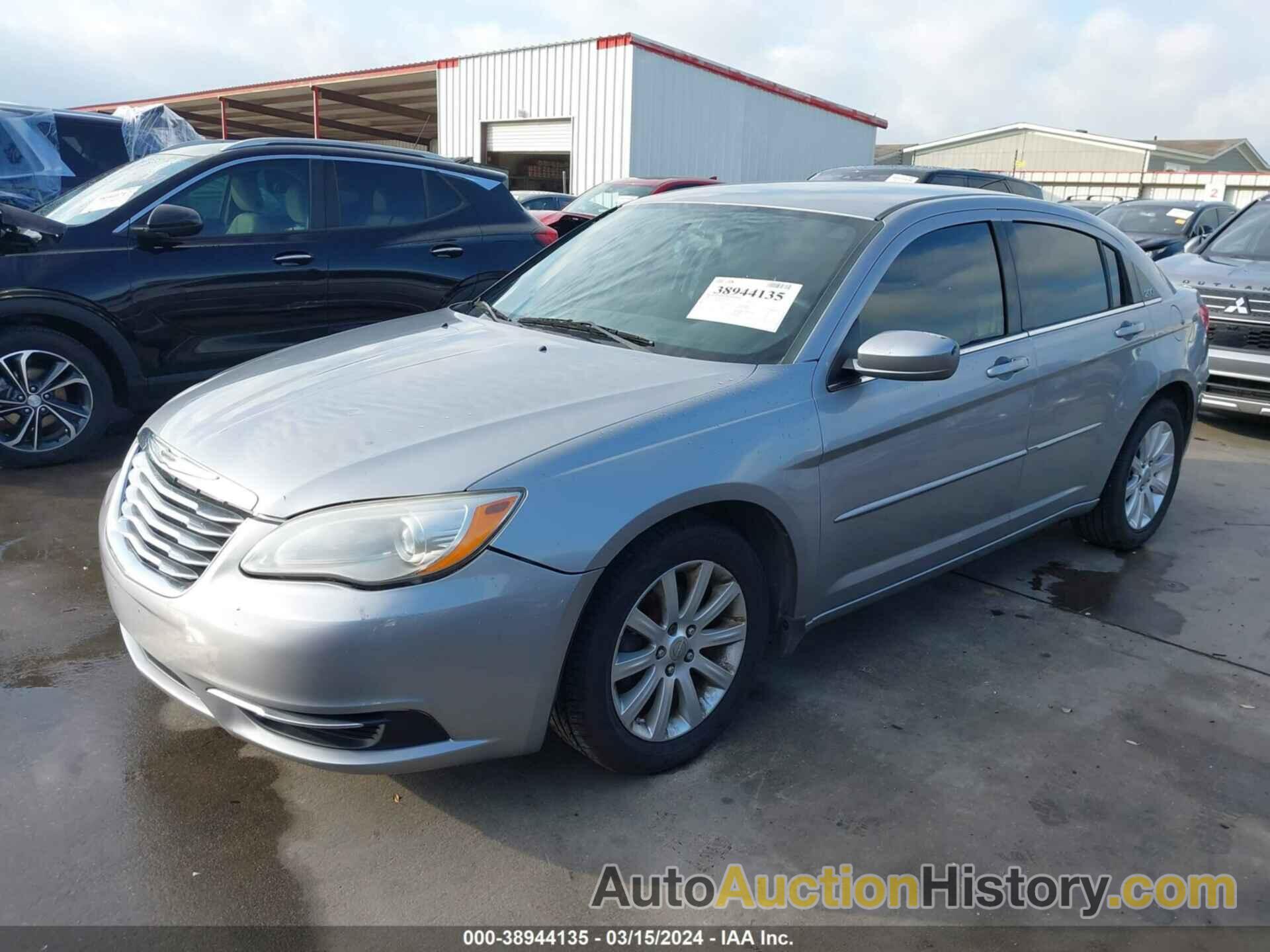 CHRYSLER 200 TOURING, 1C3CCBBB9DN713927