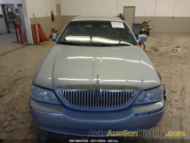 LINCOLN TOWN CAR SIGNATURE, 1LNHM81W97Y624430