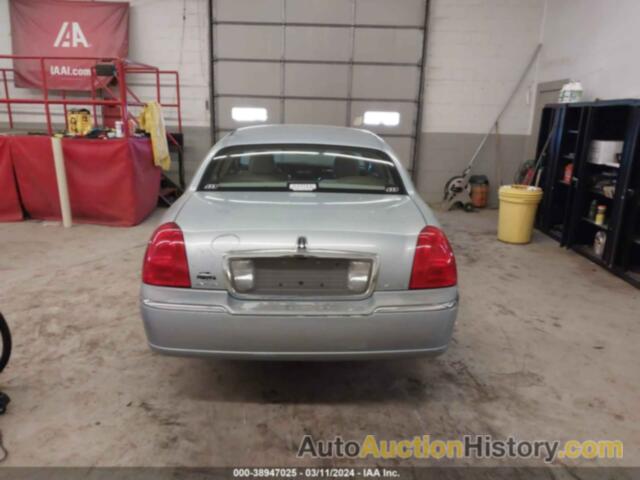 LINCOLN TOWN CAR SIGNATURE, 1LNHM81W97Y624430