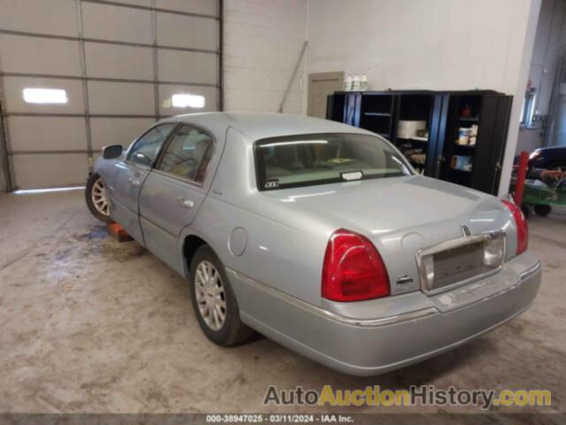 LINCOLN TOWN CAR SIGNATURE, 1LNHM81W97Y624430