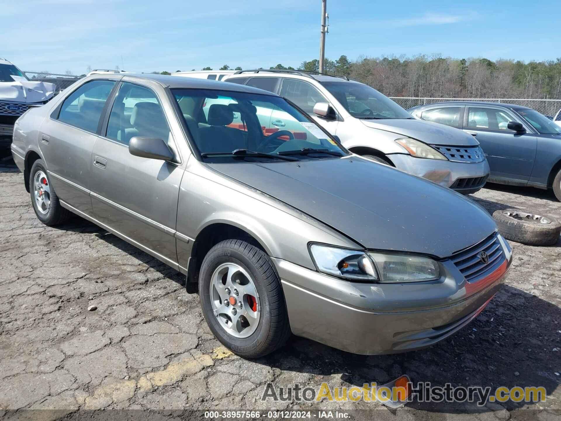 TOYOTA CAMRY LE, 4T1BG22K0WU289439