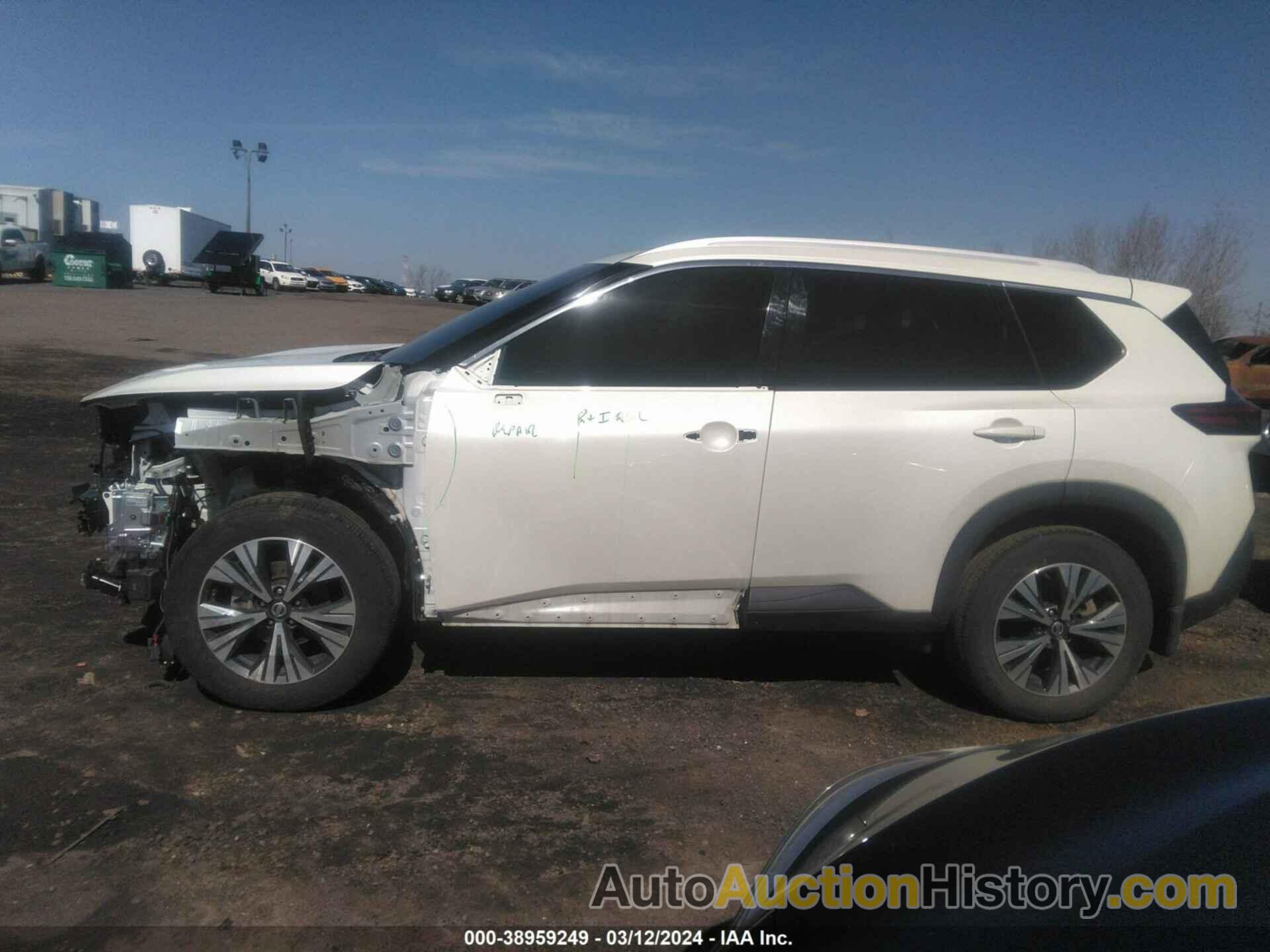 NISSAN ROGUE SV INTELLIGENT AWD, 5N1AT3BB1MC753824