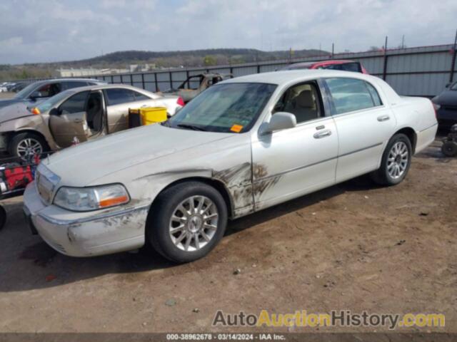 LINCOLN TOWN CAR SIGNATURE, 1LNHM81W76Y608175