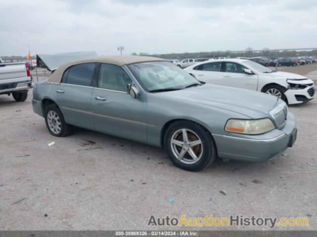 LINCOLN TOWN CAR SIGNATURE LIMITED, 1LNHM82W76Y618851