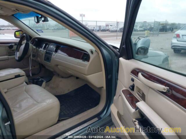 LINCOLN TOWN CAR SIGNATURE LIMITED, 1LNHM82W76Y618851