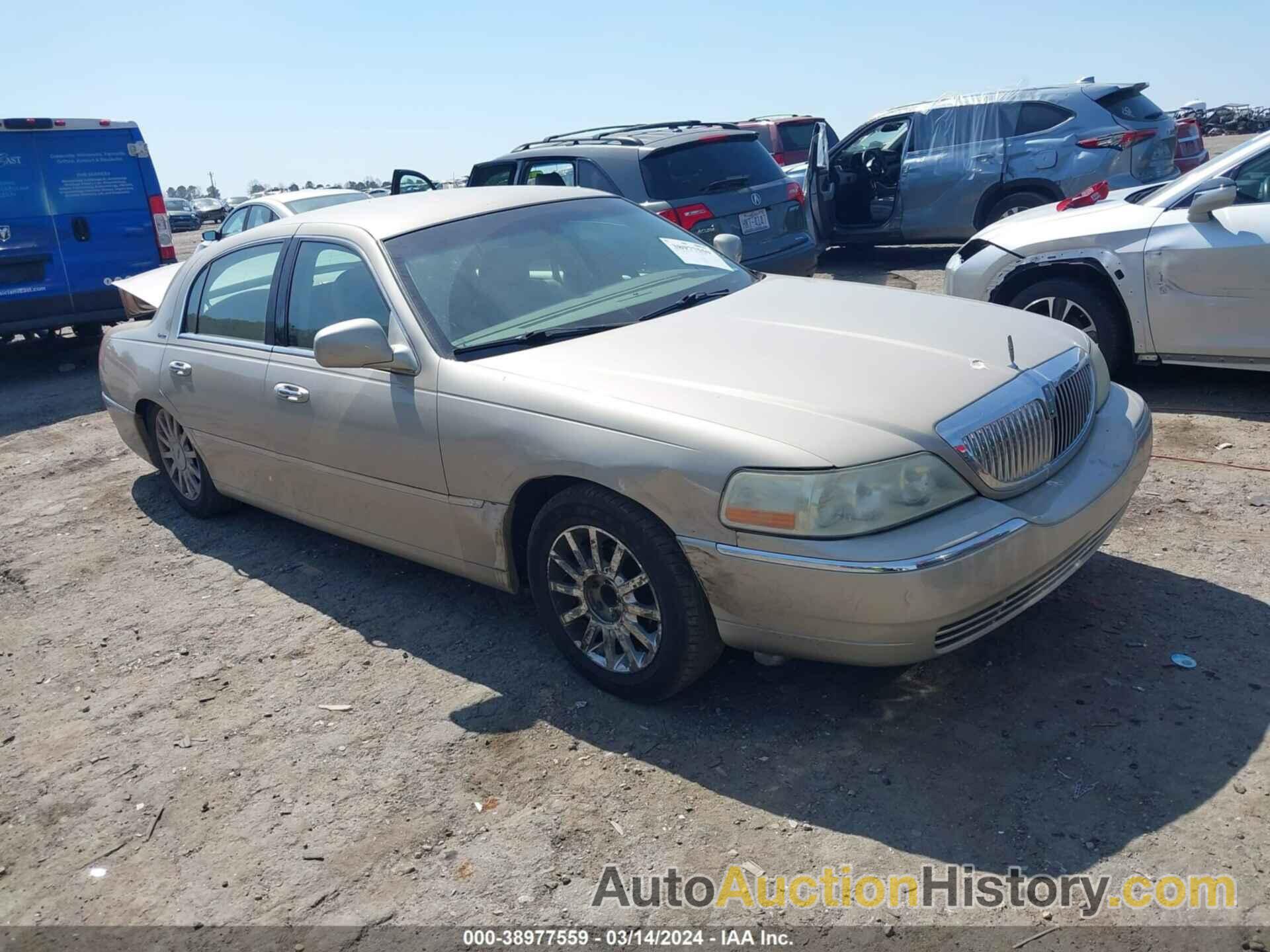 LINCOLN TOWN CAR SIGNATURE, 1LNHM81V57Y603954