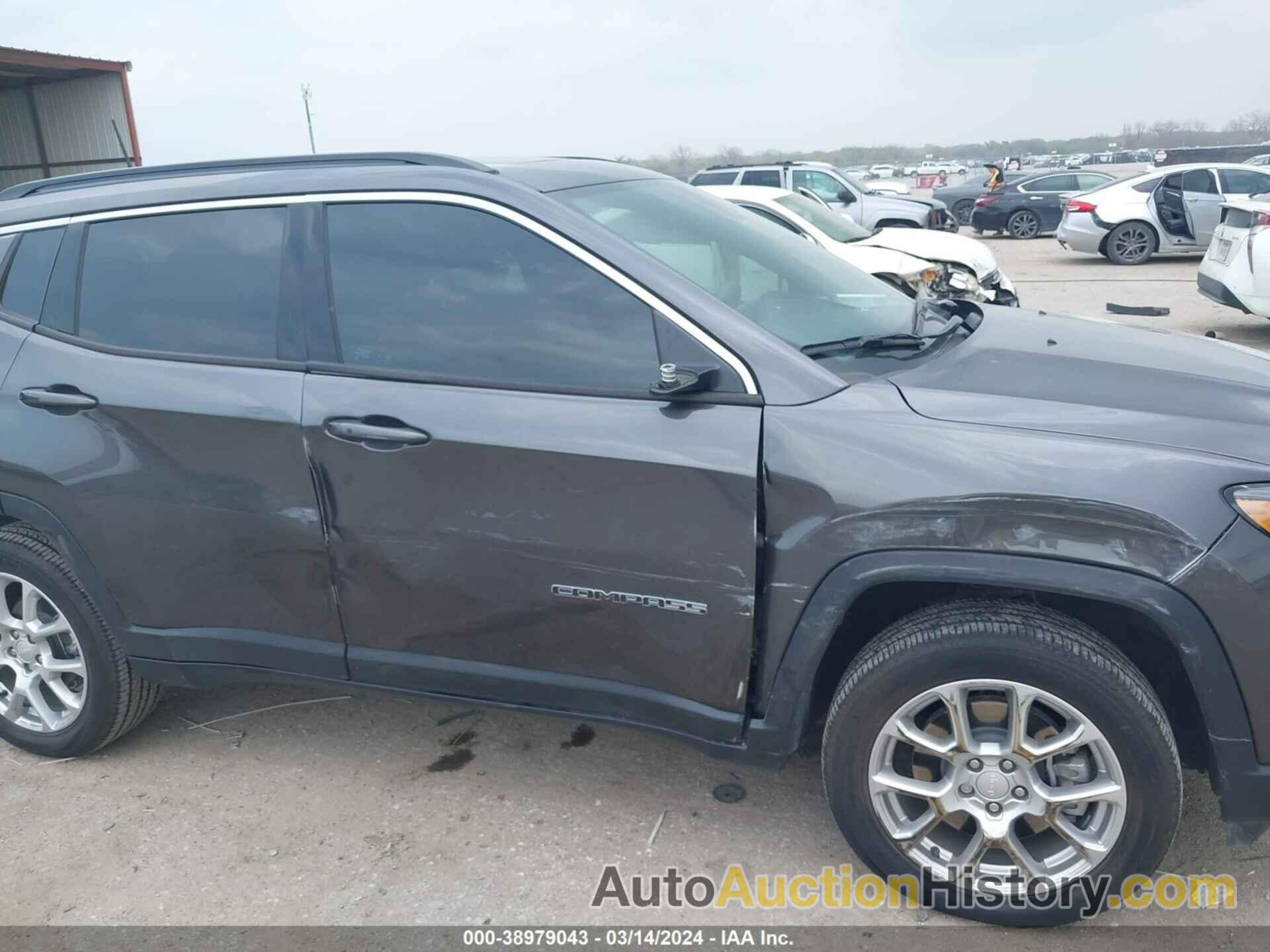 JEEP COMPASS LATITUDE LUX FWD, 3C4NJDFN9PT517484