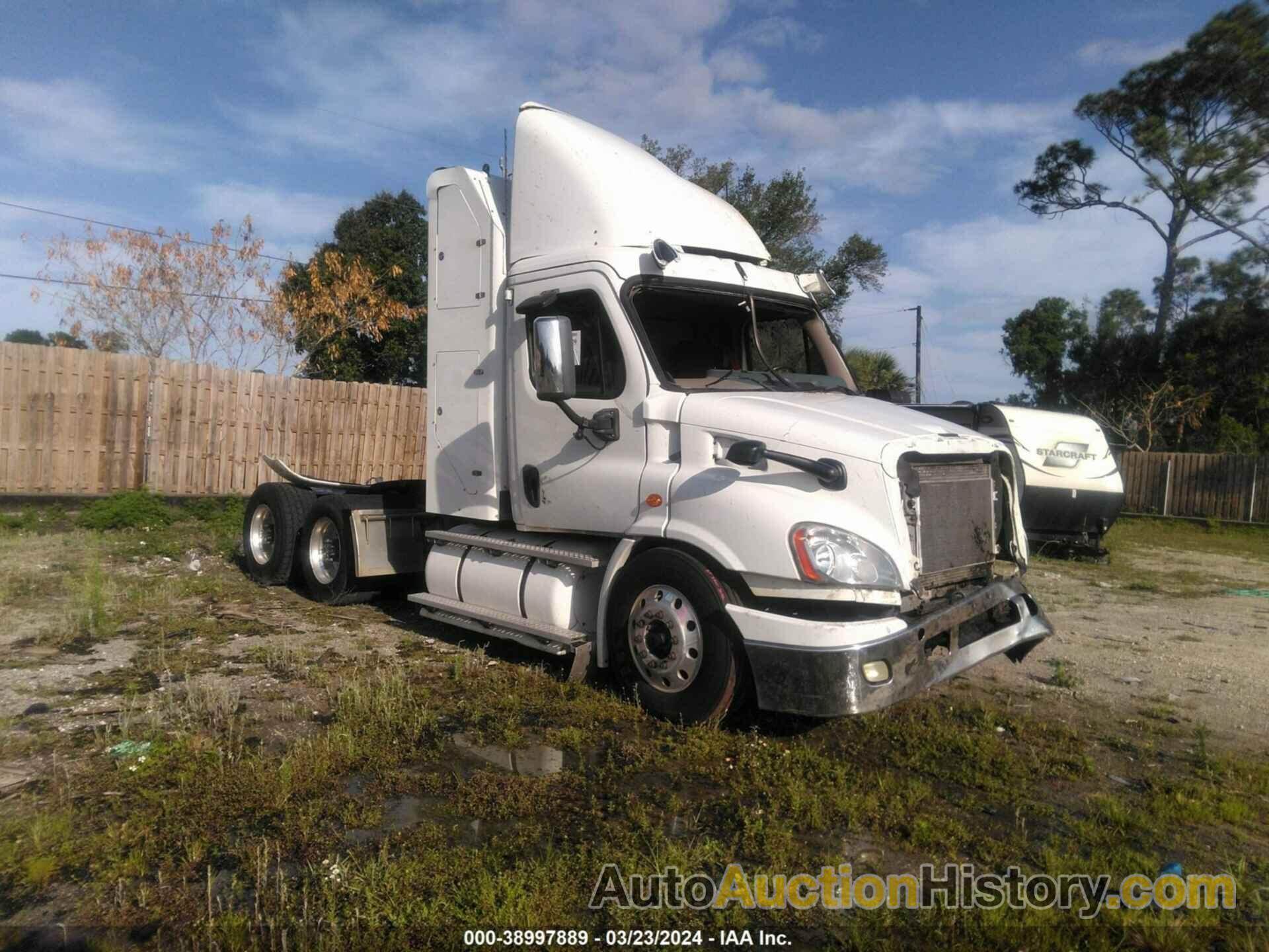 FREIGHTLINER CASCADIA 113, 1FUJGBD96ELFW7965