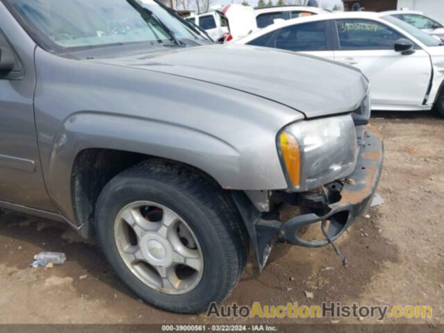 CHEVROLET TRAILBLAZER LT, 1GNDT13S562197876