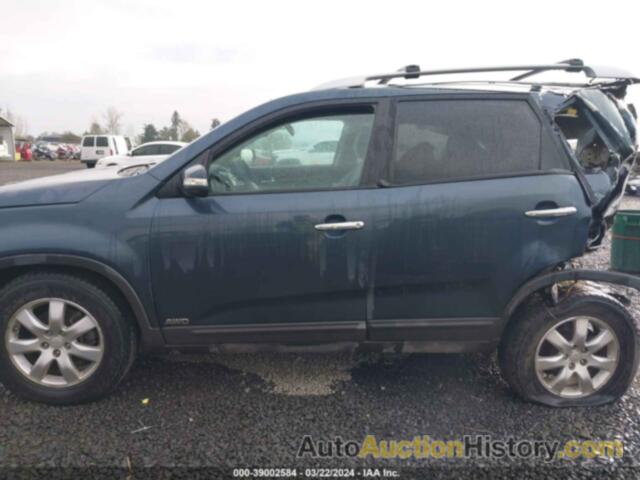 KIA SORENTO LX, 5XYKTCA12BG033071