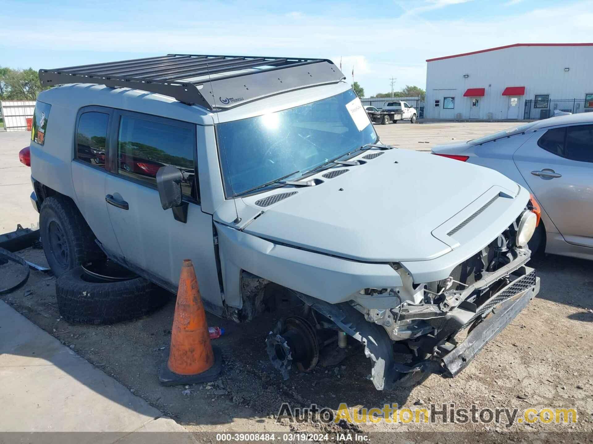 TOYOTA FJ CRUISER, JTEZU11F770005612