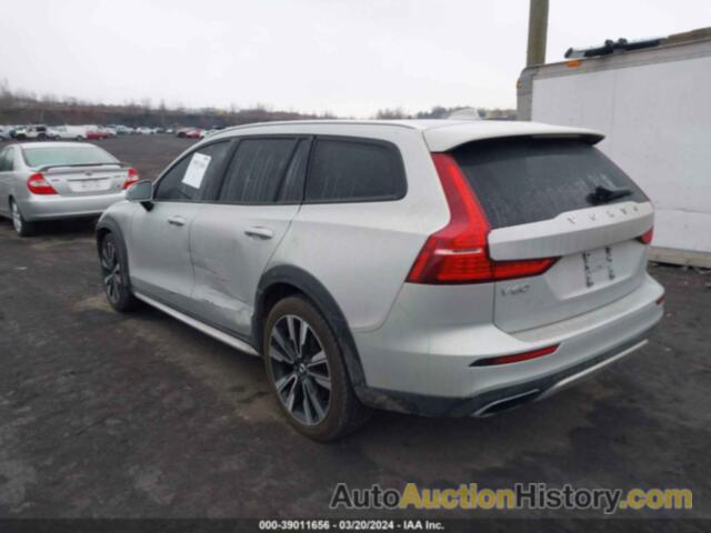 VOLVO V60 CROSS COUNTRY T5 MOMENTUM, YV4102WK7L1030858