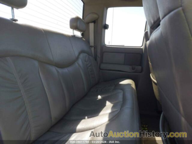 CHEVROLET SILVERADO 1500 LS, 2GCEC19T8Y1130494