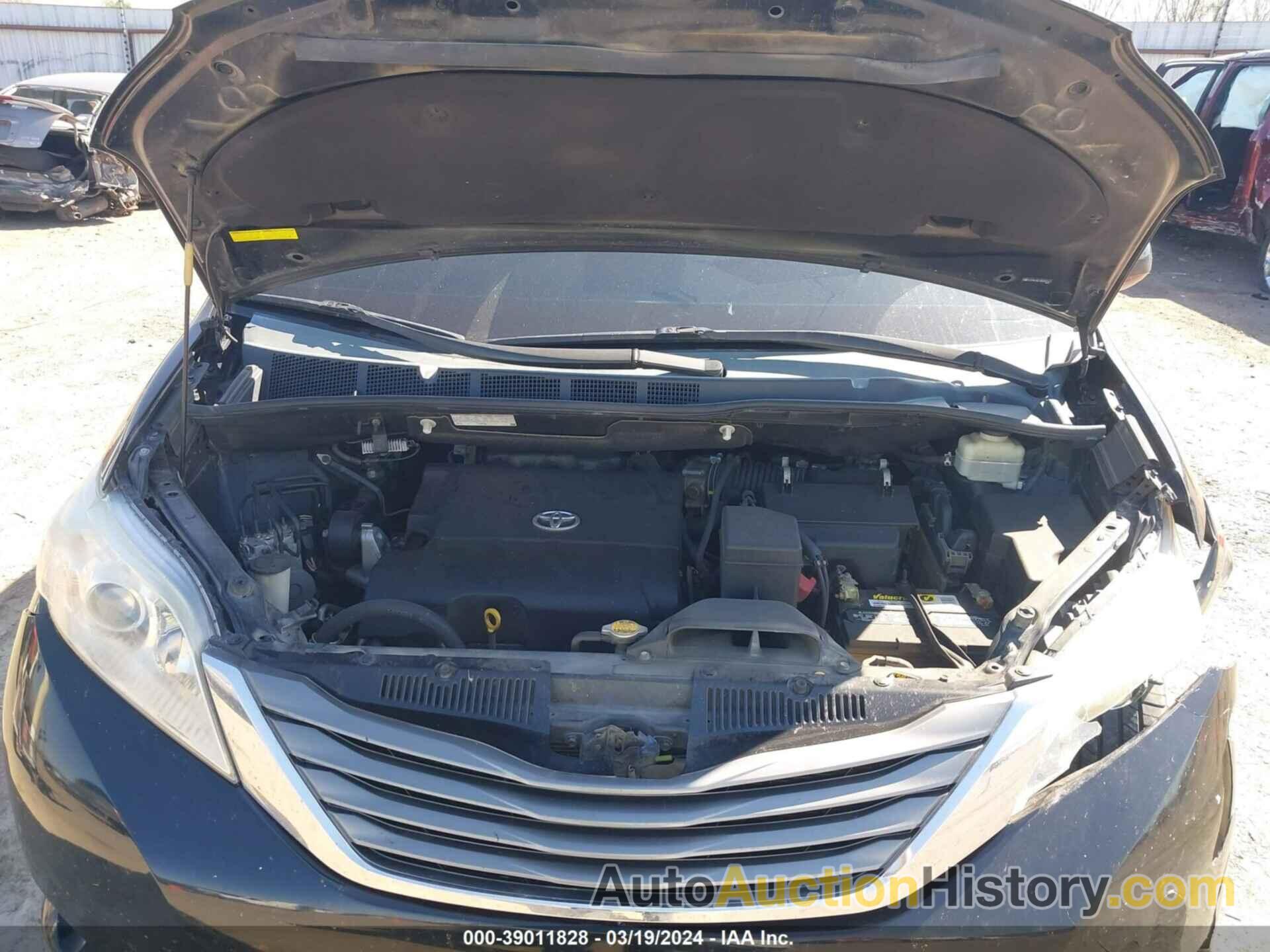 TOYOTA SIENNA XLE V6, 5TDYK3DC3BS007477