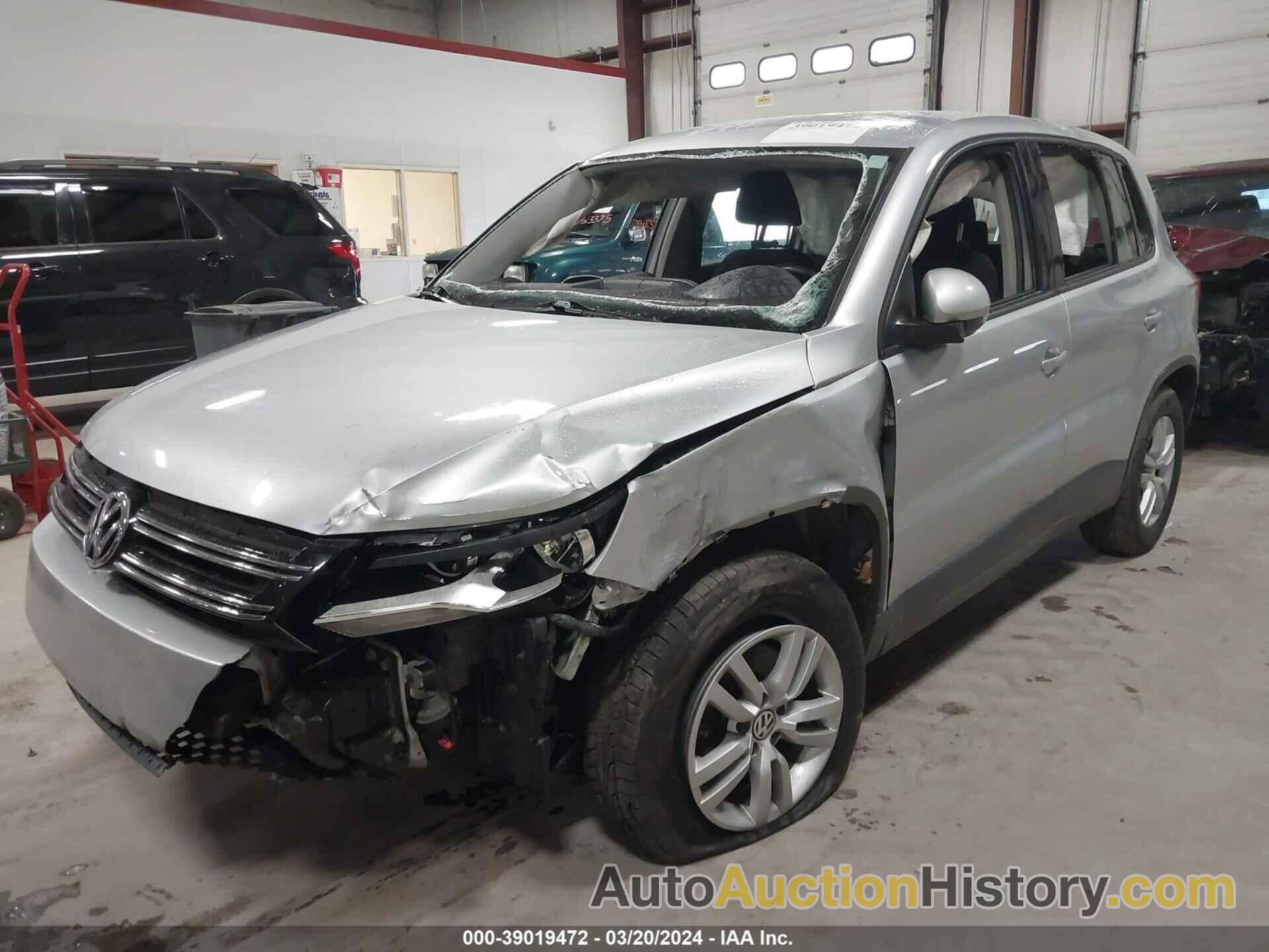 VOLKSWAGEN TIGUAN S, WVGBV7AX3DW549186