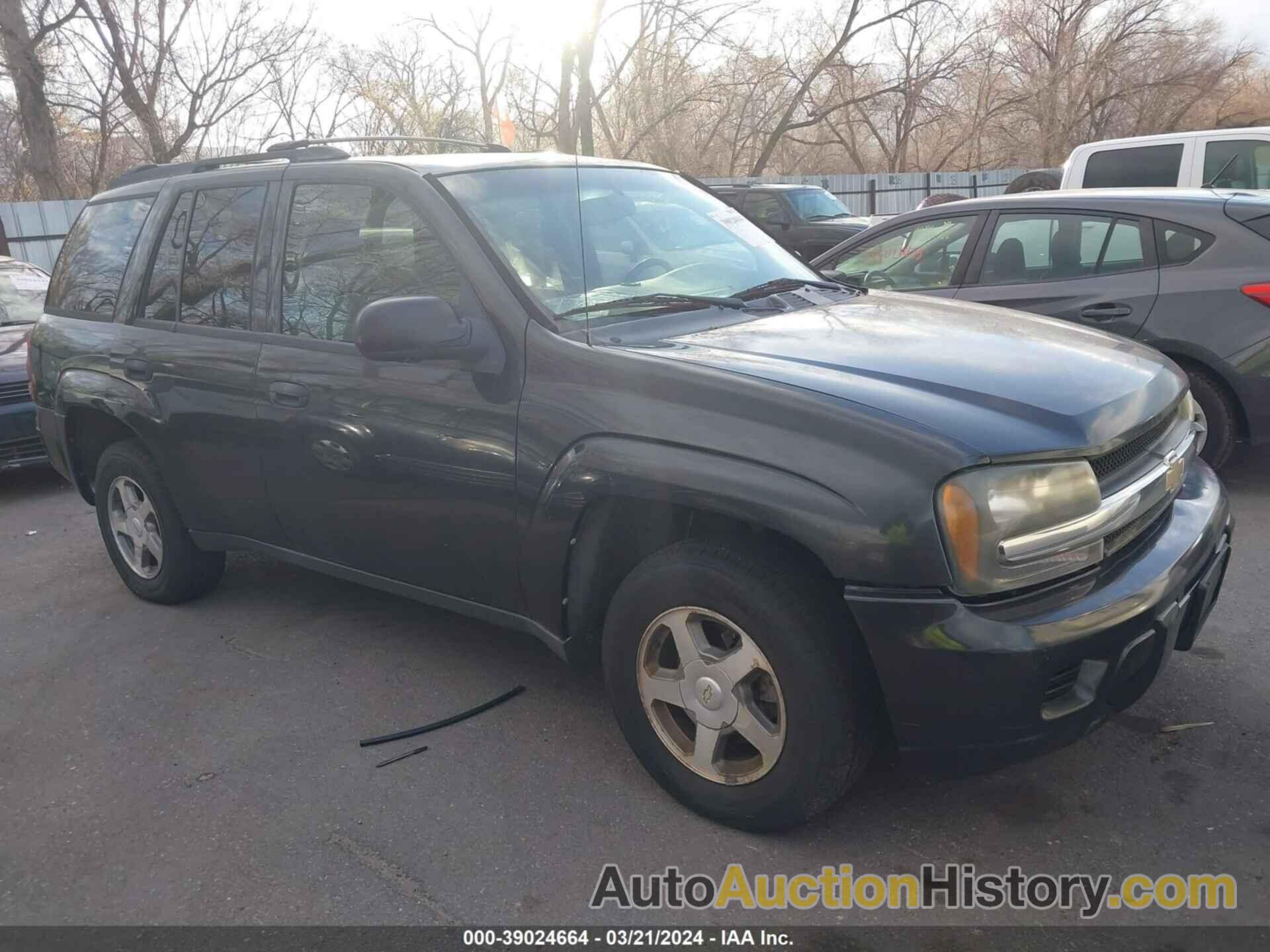 CHEVROLET TRAILBLAZER LS, 1GNDT13S852181900