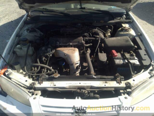 TOYOTA CAMRY CE/LE/XLE, 4T1BG22K5XU493879