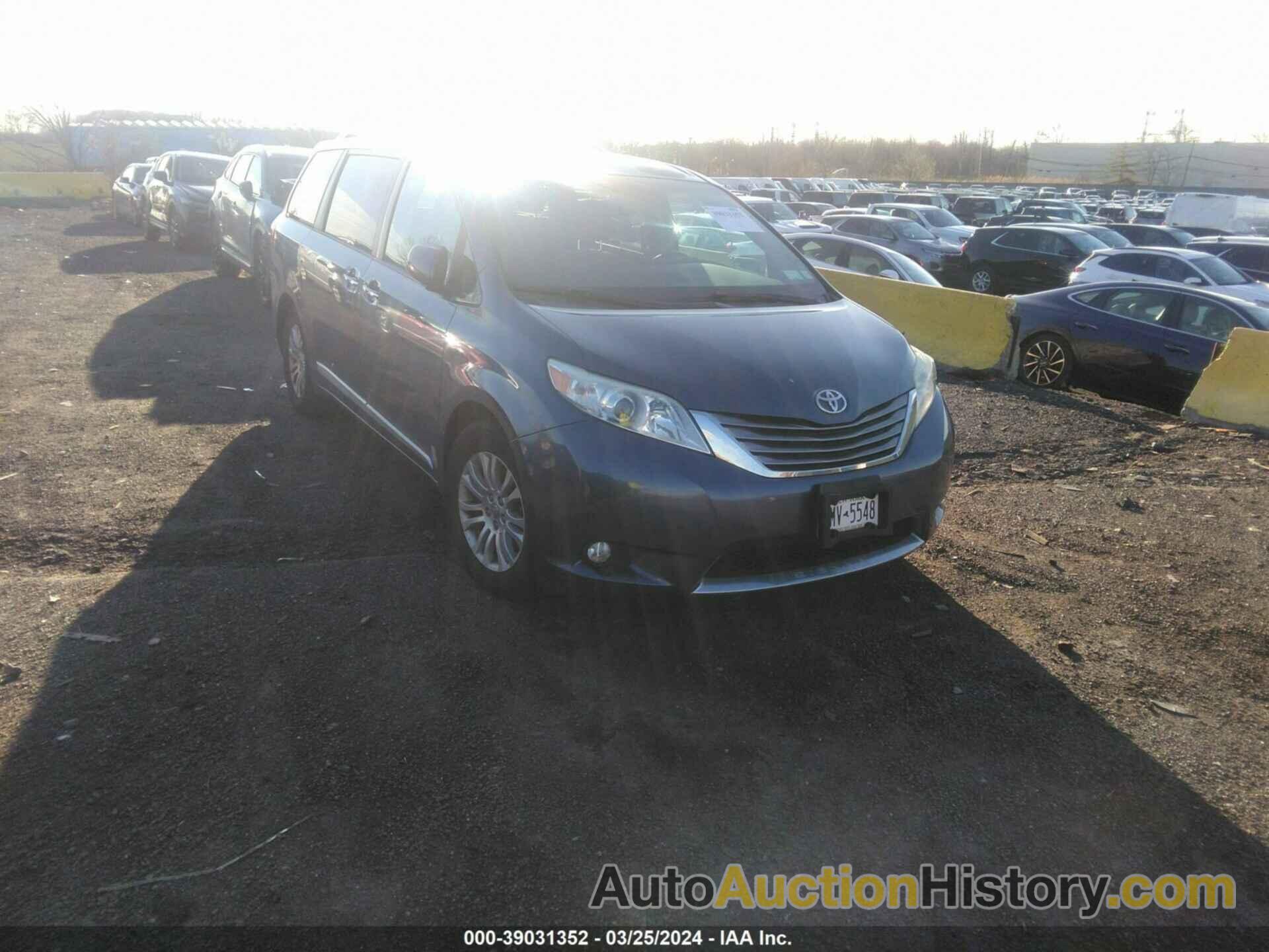 TOYOTA SIENNA XLE PREMIUM 8 PASSENGER, 5TDYZ3DC9HS766560