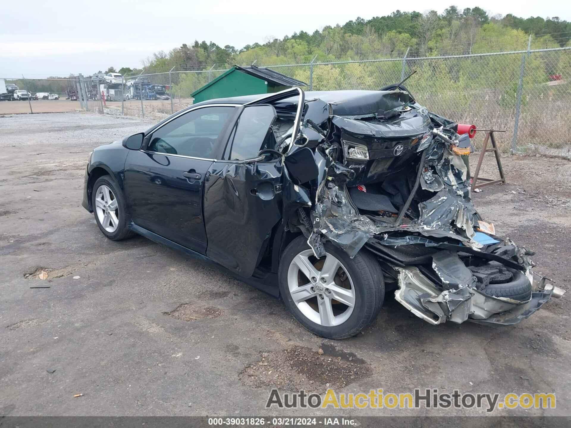 TOYOTA CAMRY SE, 4T1BF1FK0DU289865