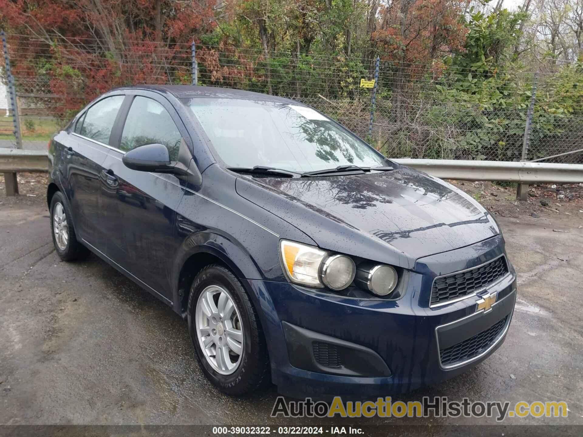 CHEVROLET SONIC LT, 1G1JC5SH3F4220514