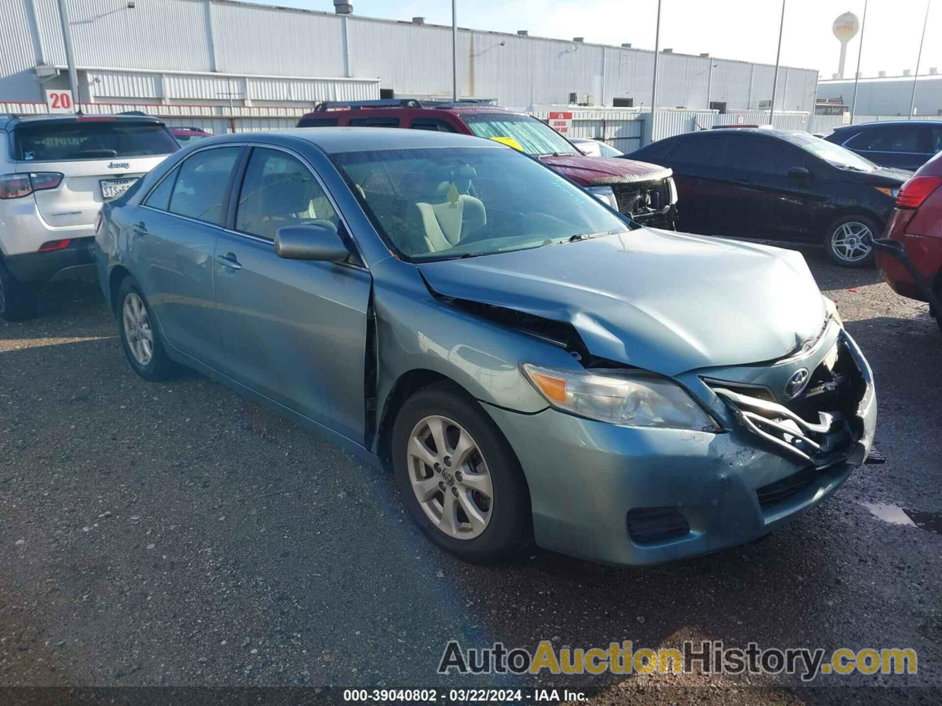 TOYOTA CAMRY LE, 4T1BF3EK0BU646892