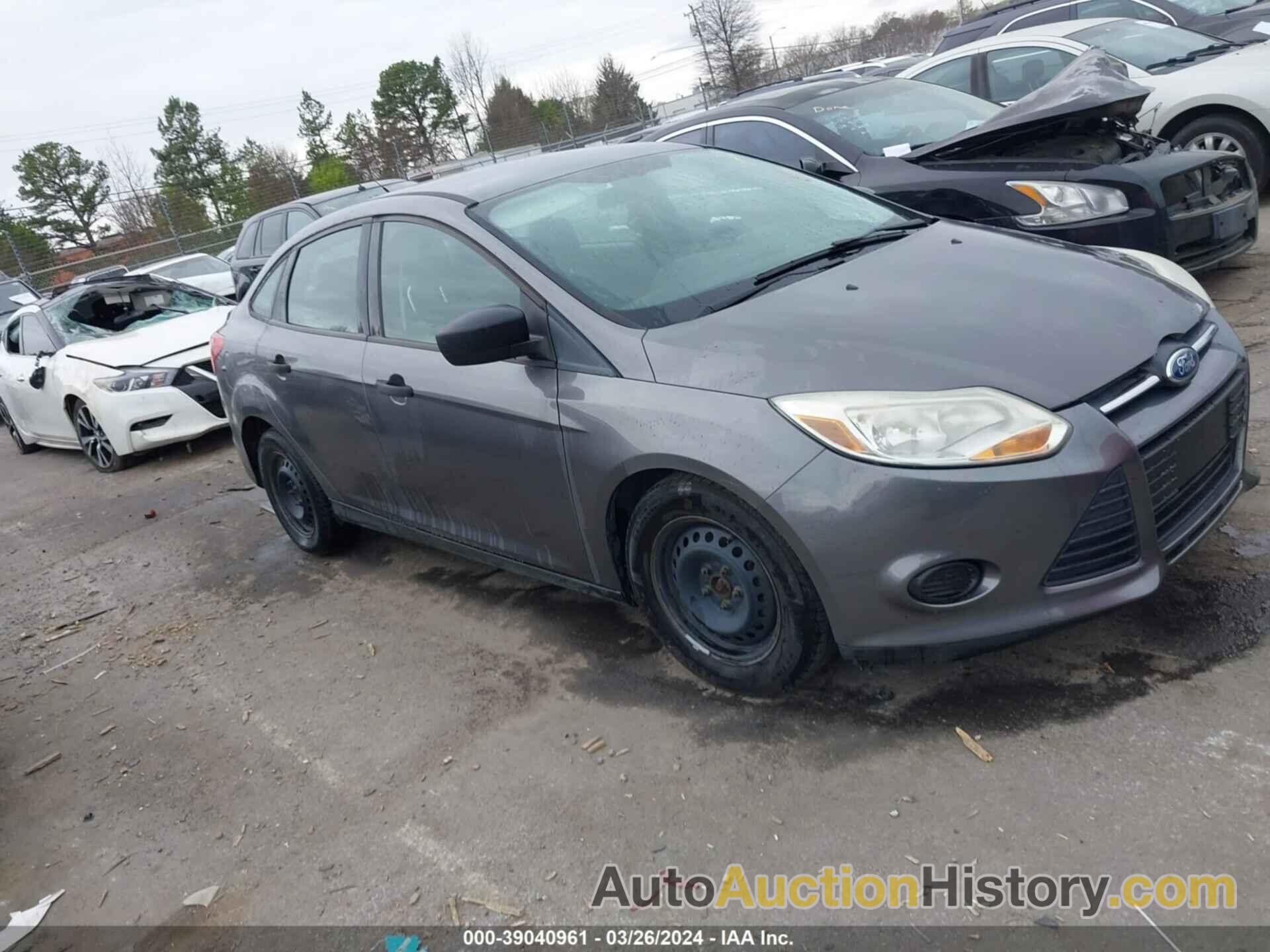 FORD FOCUS S, 1FAHP3E29CL318962