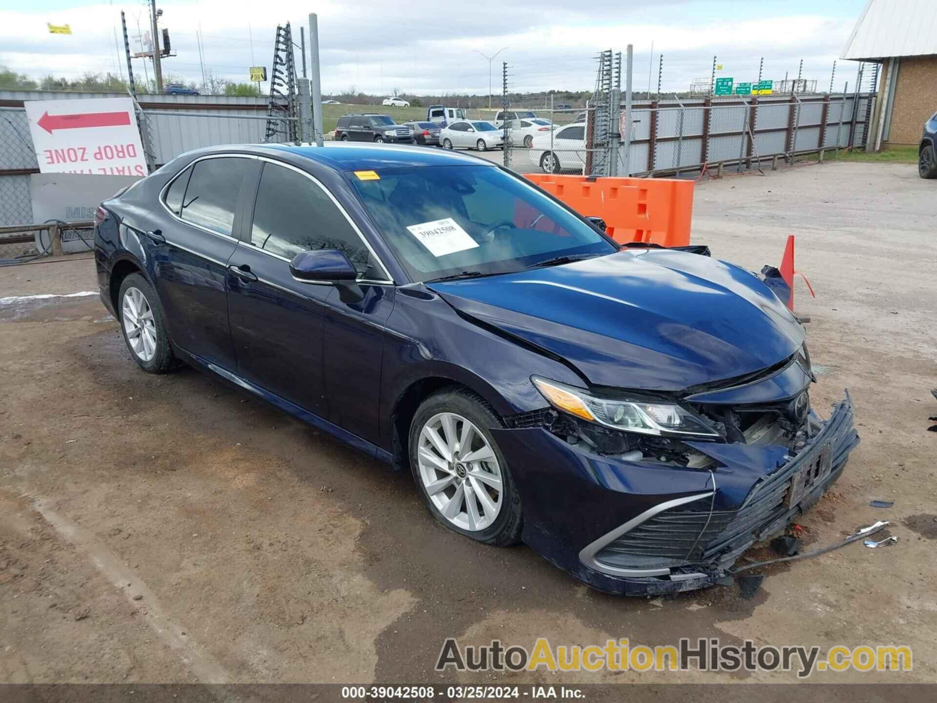 TOYOTA CAMRY LE, 4T1C11AK1MU612038