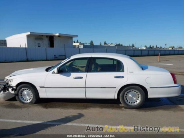 LINCOLN TOWN CAR EXECUTIVE, 1LNFM81W2WY615994