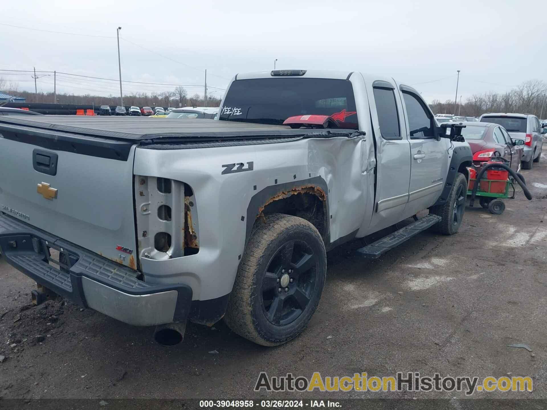 CHEVROLET SILVERADO 1500 LT, 1GCRKSE75CZ151810