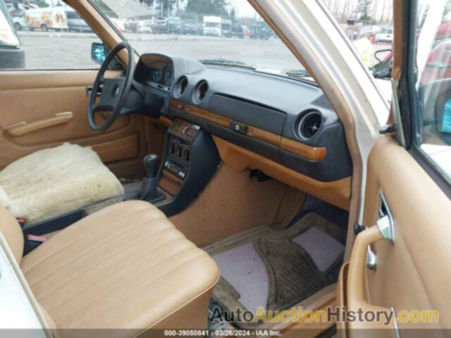 MERCEDES-BENZ 240 D, WDBAB23AXCB293699