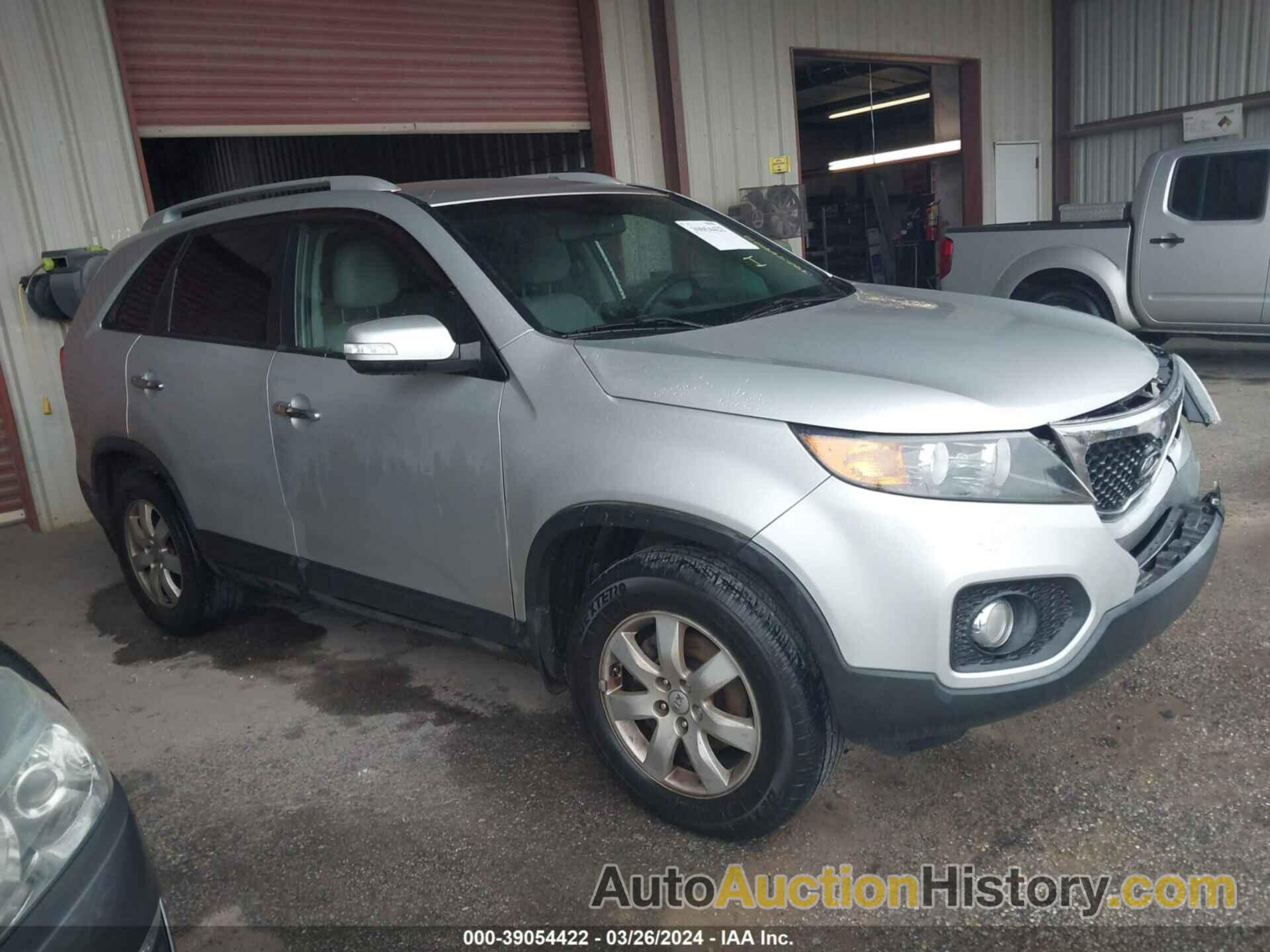 KIA SORENTO LX, 5XYKT4A65CG264551