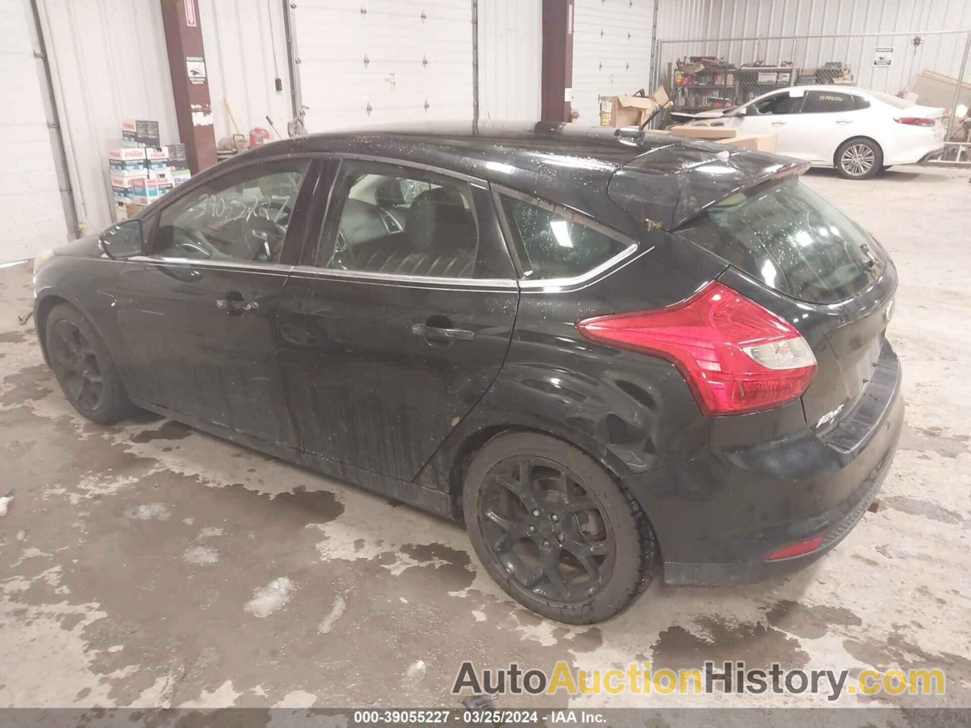 FORD FOCUS TITANIUM, 1FADP3N21EL166788