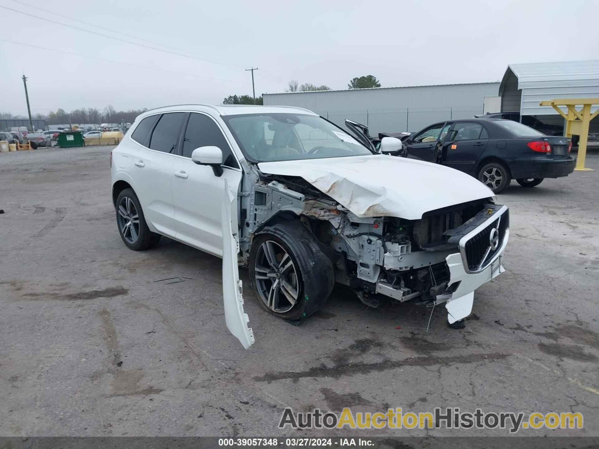 VOLVO XC60 T5 MOMENTUM, YV4102DK8M1754899