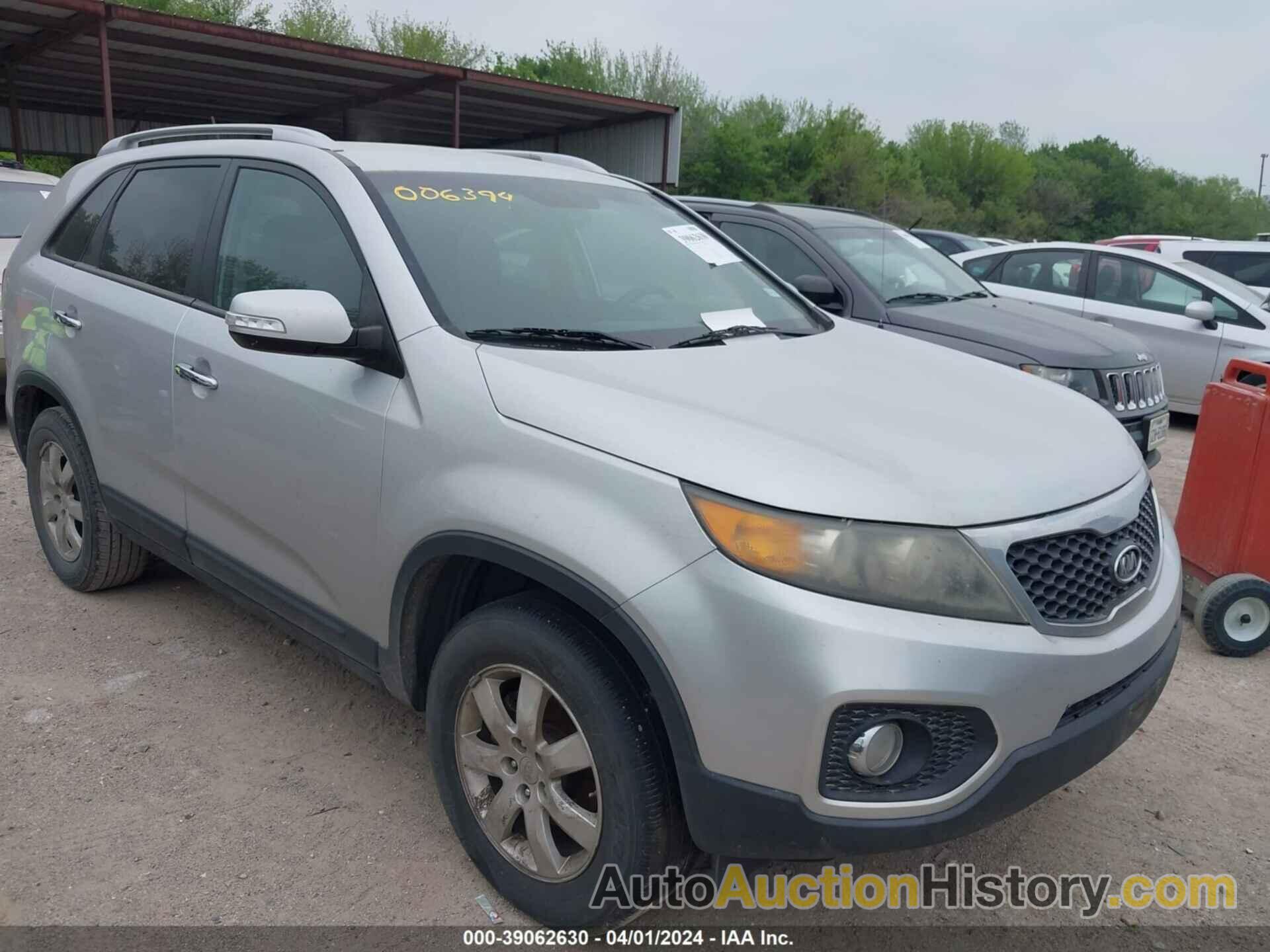 KIA SORENTO LX, 5XYKT4A14BG006394