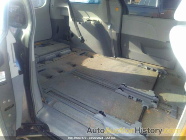 TOYOTA SIENNA LE V6 7 PASSENGER AUTO ACCESS SEAT/LE V6 8 PASSENGER, 5TDKK3DC4CS210272