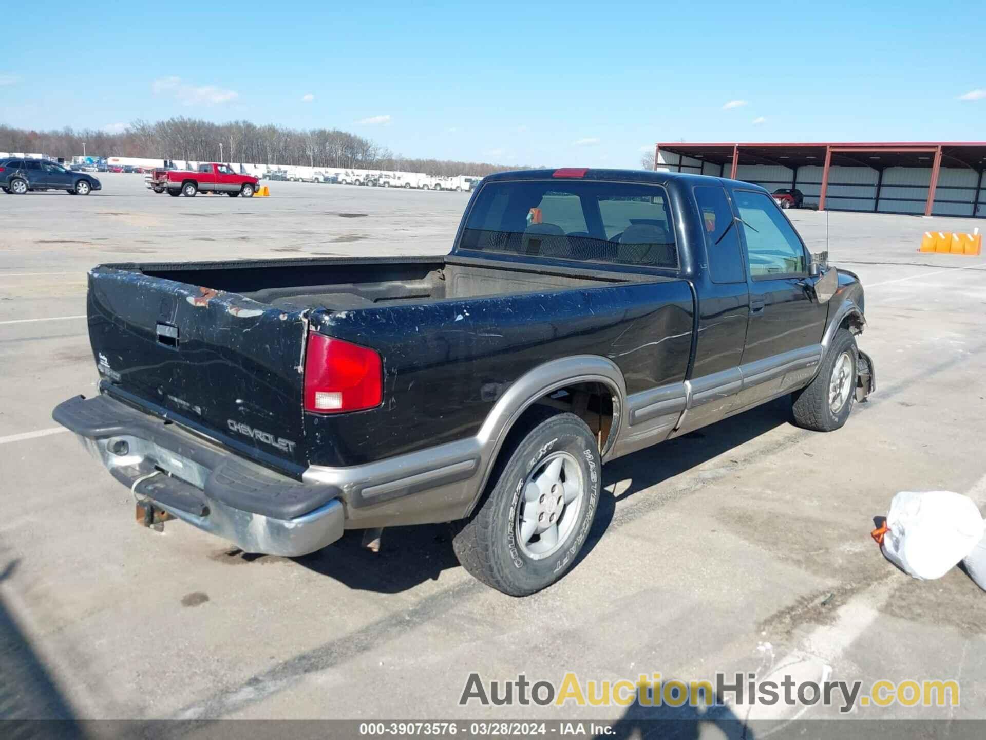 CHEVROLET S-10 LS, 1GCDT19XXX8189217