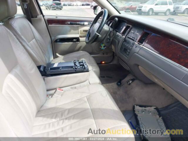 LINCOLN TOWN CAR SIGNATURE, 1LNHM81V07Y630950