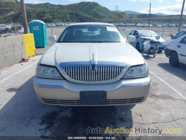 LINCOLN TOWN CAR SIGNATURE LIMITED, 1LNHM82W75Y649287