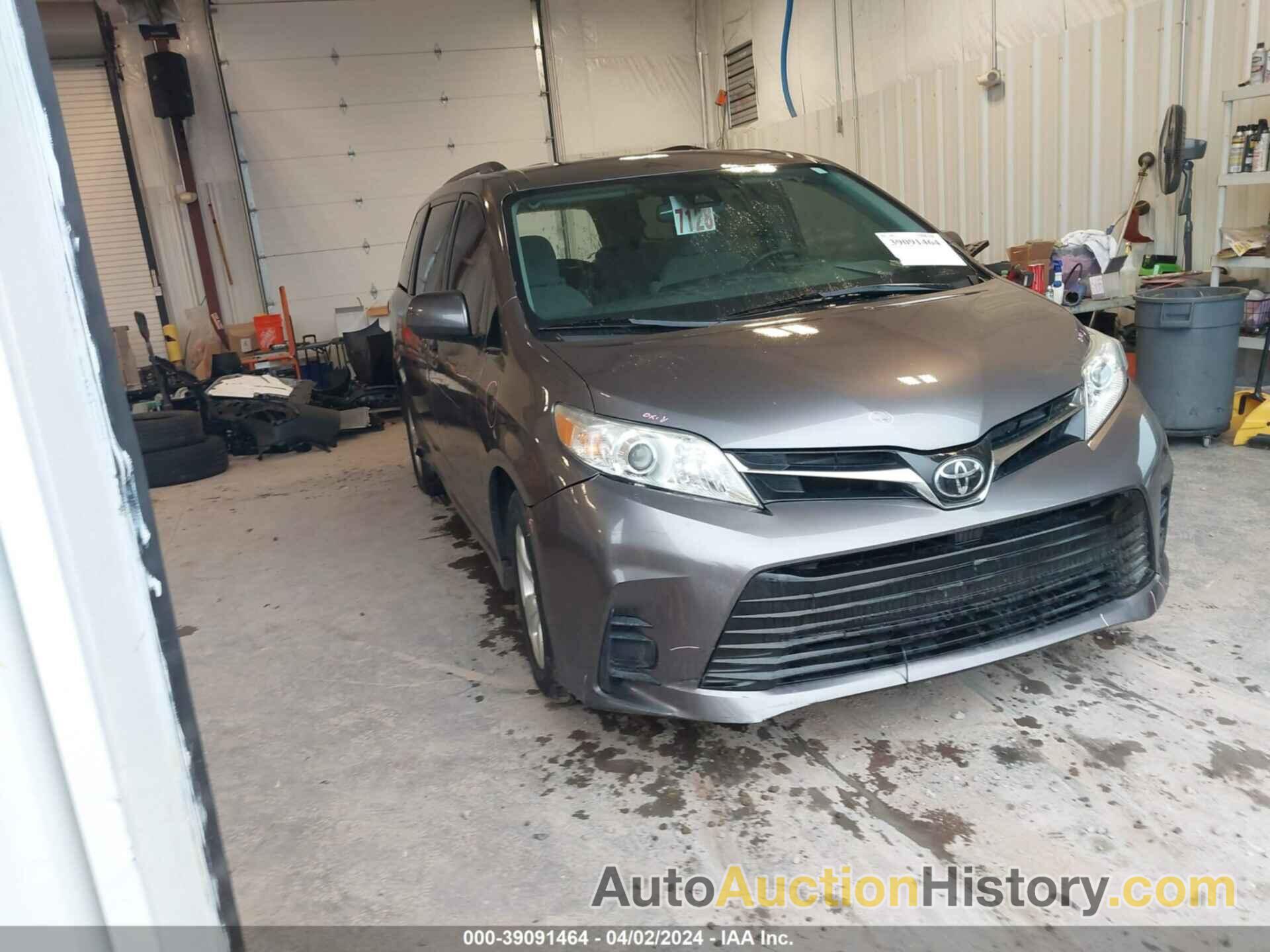 TOYOTA SIENNA LE, 5TDKZ3DCXJS902996