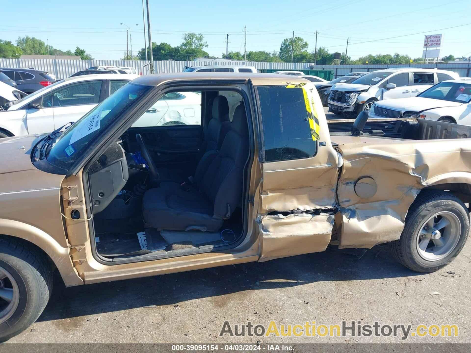 CHEVROLET S-10 LS, 1GCCS1948Y8174866