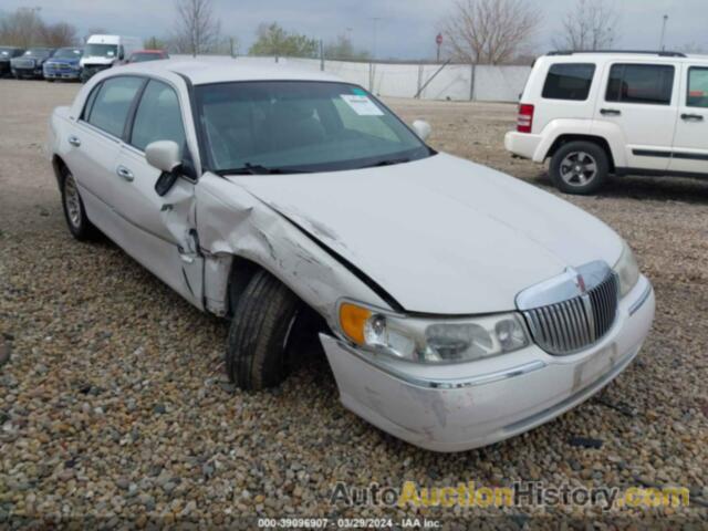 LINCOLN TOWN CAR SIGNATURE, 1LNFM82W3WY728058