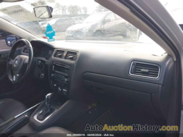 VOLKSWAGEN JETTA 2.5L SE, 3VWDZ7AJXBM082971