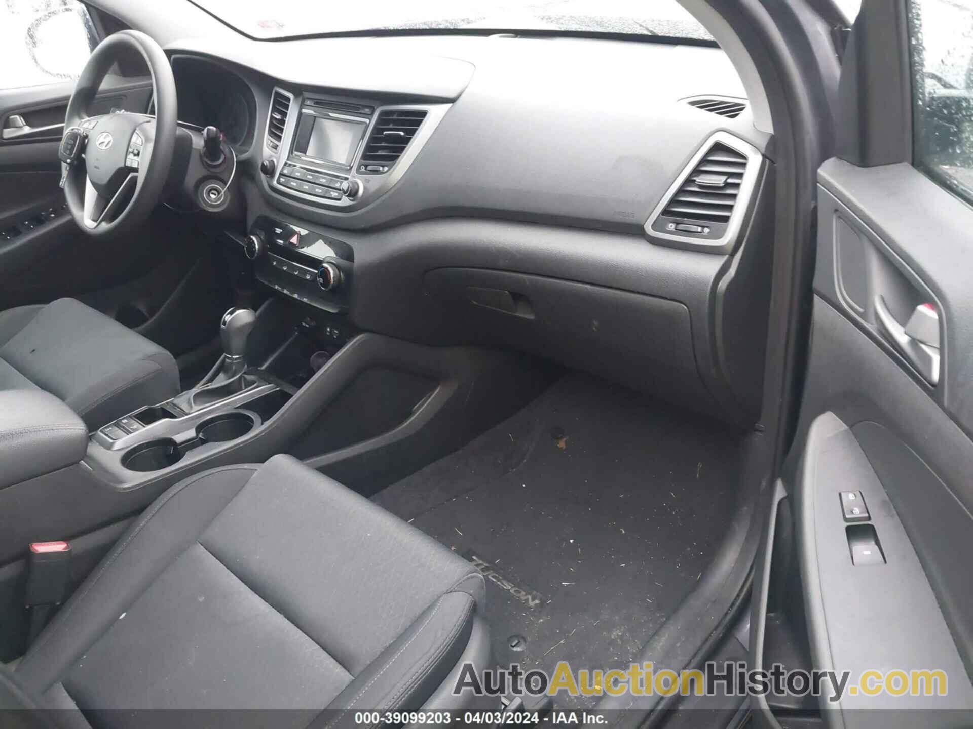 HYUNDAI TUCSON SE, KM8J3CA44HU596163