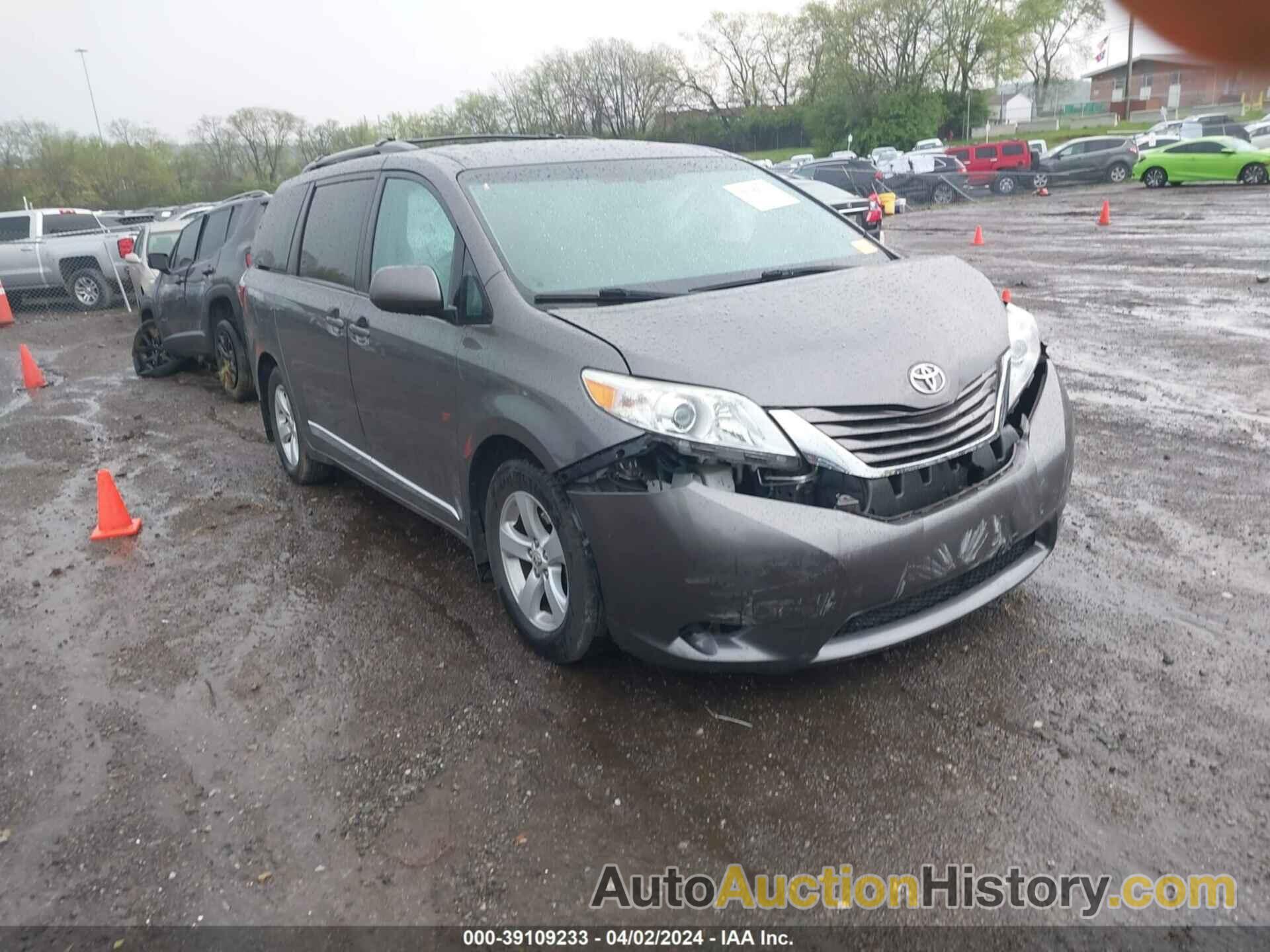 TOYOTA SIENNA LE 8 PASSENGER, 5TDKZ3DC5HS854382