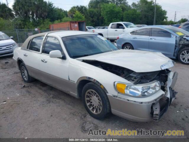 LINCOLN TOWN CAR SIGNATURE, 1LNHM82W0XY707372