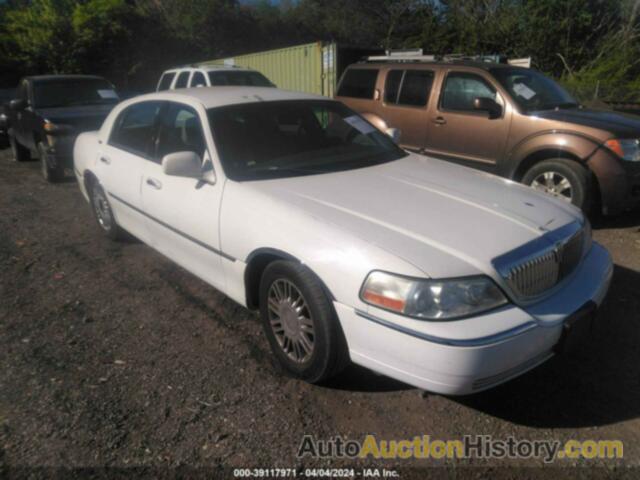 LINCOLN TOWN CAR SIGNATURE LIMITED, 2LNHM82W88X649951